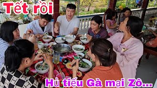 Mời Ông Bà Cô Bác dùng hủ tiếu gà cùng Gia Đình và Chị Hảo ở Mỹ.