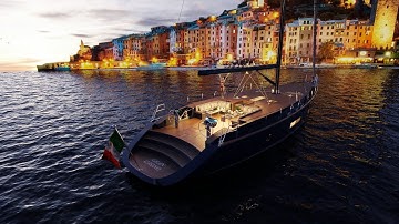 Large sailing yacht in the sea of ​​Porto Venere, Italy - 3D animation with fluid simulation and VFX