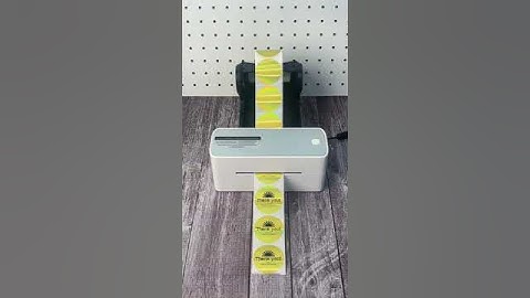 Packing orders with Phomemo 241BT printer#labelprinter #smallbusiness #phomemo #label #homebusiness