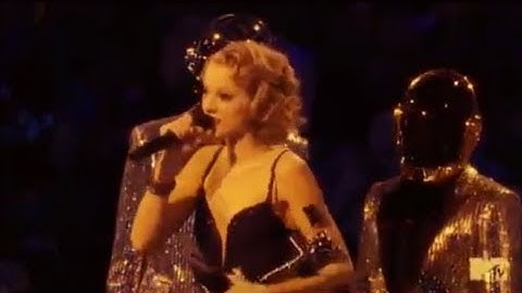 Taylor Swift Disses Harry Styles During VMA Speech!