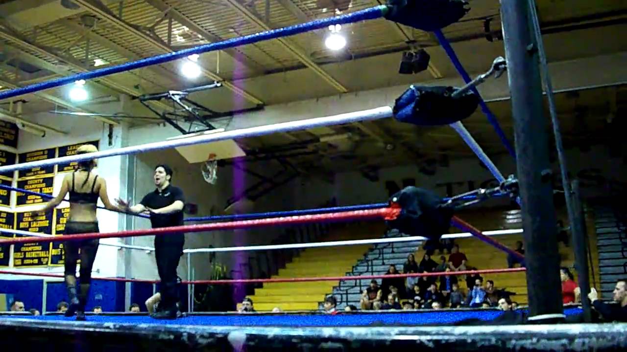 Nickie Syxx Vs. Brittney Savage