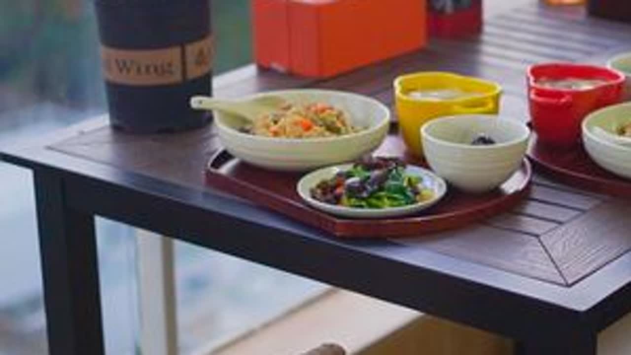 夫妻俩的晚餐温馨时光：海景房里做丰富营养晚餐！日子简单却幸福 #晚餐分享  #美食趣胃计划  #营养搭配