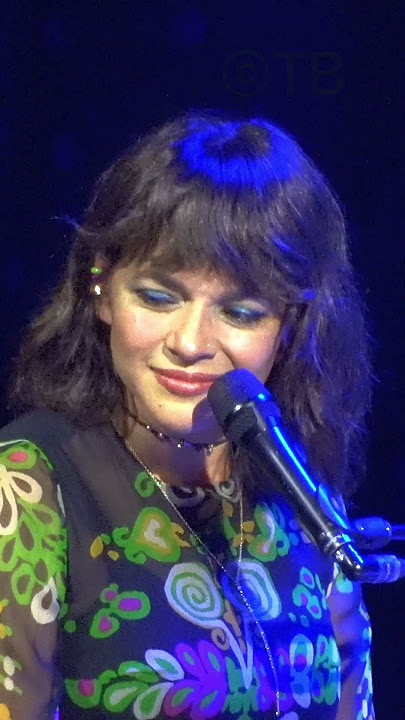🤨 Watch Norah Jones react to a fan calling her 'Nor Nor'