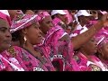 Le prsident du niger tient un meeting dans un stade plein