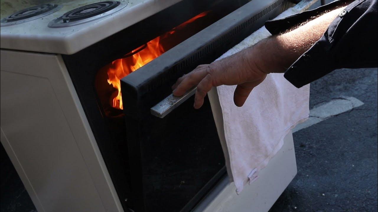 HOW TO PUT OUT AN OVEN FIRE YouTube