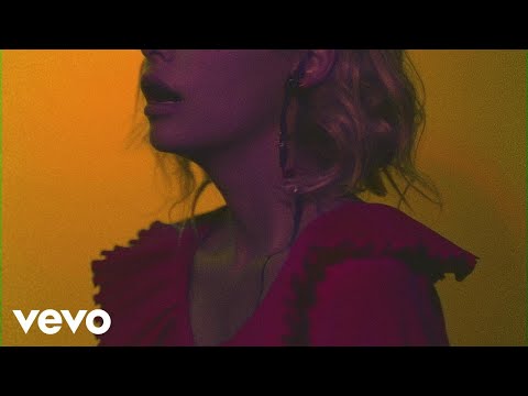 Alexandra Savior - M.T.M.E. (Video)