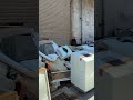 ゴミだらけ、閉鎖中の愛隣センター。