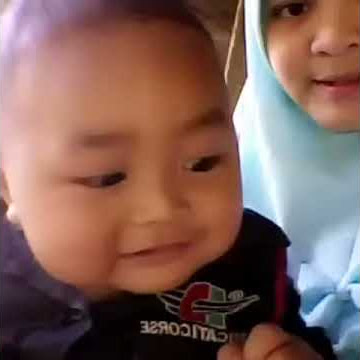 Lucu!!! anak tembem belajar ngomong