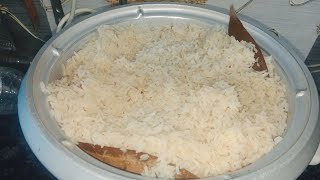 Ghar per banaye rice cooker me bagara chawal