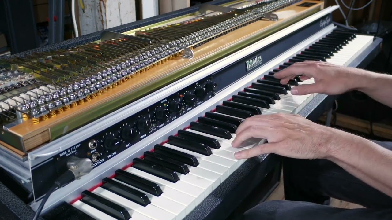 FenderRhodes Suitcase Piano 88key　MarkⅡ Rhodes mk2 88 Suitcase by VintageGear - YouTube