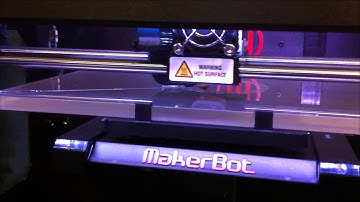 Makerbot Replicator, printing a bracelet