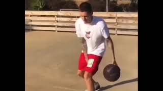 Kizaru играет в баскетбол