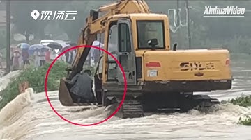 Excavator driver rescues man trapped on flooded bridge in Shandong, China