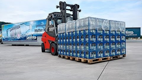 Eight-ton electric forklift in action [Customer Video] - Linde Material Handling