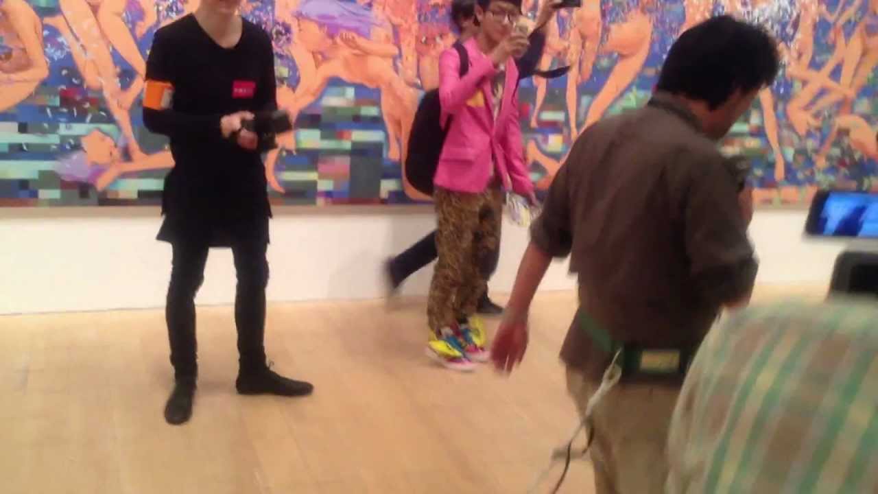 会田誠 一人デモマシーン「天才でごめんなさい」展より - YouTube