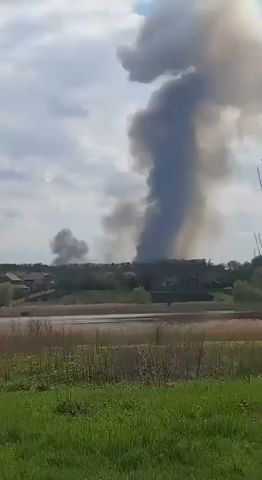 I've geolocated this video of smoke rising and audible explosions in Tomarovka, Belgorod , Russia,