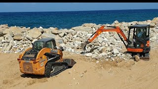 Pulizia e livellamento spiaggia a Santa Maria di Castellabate. Con bobcat ed escavatore.