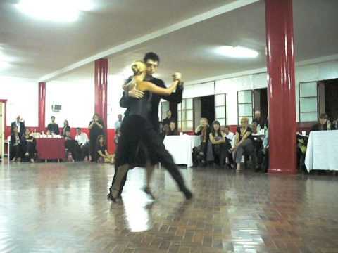 Federico Naveira y Sabrina Masso en la milonga solidaria 2