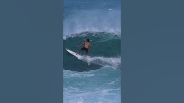 Griffin Colapinto making it look too easy at Pipeline! 🤩