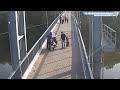 ​На мосту в житомирському парку скутерист на очах у дитини вдарив чоловіка