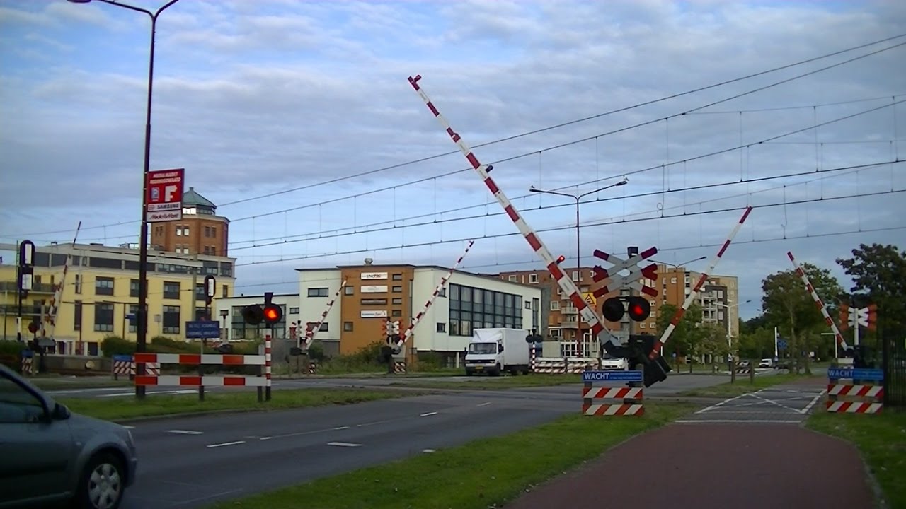 Spoorwegovergang Heerhugowaard // Dutch railroad crossing