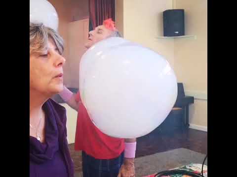 sharingbox Blowing bubbles in smoke BUBBLE!