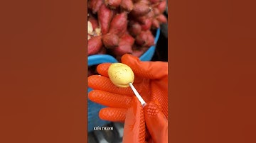 Cô gái có kỹ năng tách hạt quả da rắn điêu luyện #shorts