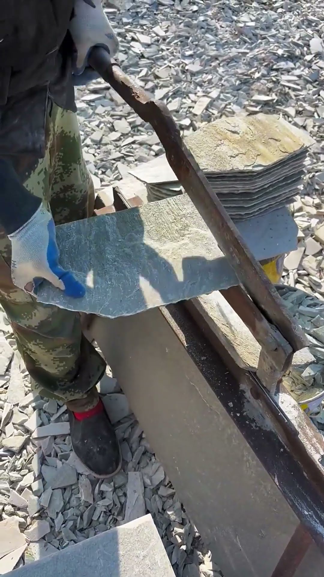 Courtyard stone brick cutting process- Good tools and machinery make work easy