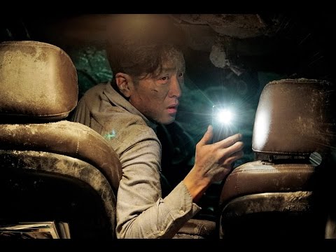 トンネルの崩落事故に遭った男の運命は!?映画『トンネル　闇に鎖（とざ）された男』予告編