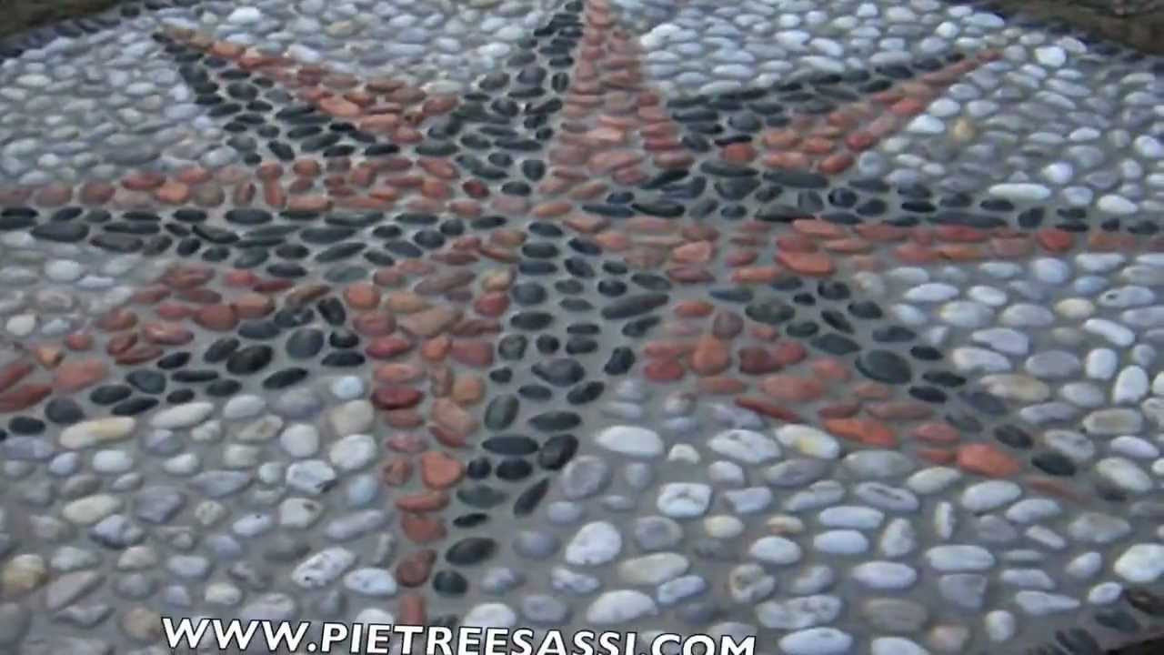 Pietreesassi : pavimento esterno in ciottoli con rosa dei venti ...