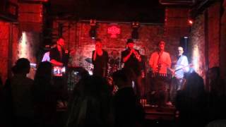 Six Pack - İyisin (Zuhal Olcay Cover) Resimi