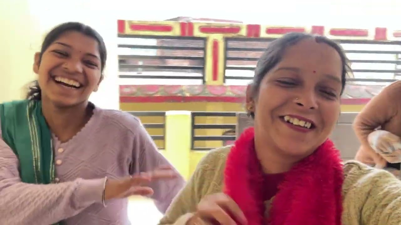 आज़ हमनें बनाये मोमोस 😀😀पहाड़ी रीति-रिवाज | 😍 @kavita_official_uk01