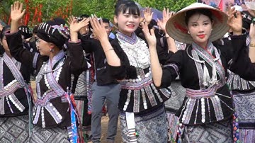 MÚA XÒE TẠI LỄ HỘI BUN VỐC NẶM XÃ NÀ TĂM, TAM ĐƯỜNG