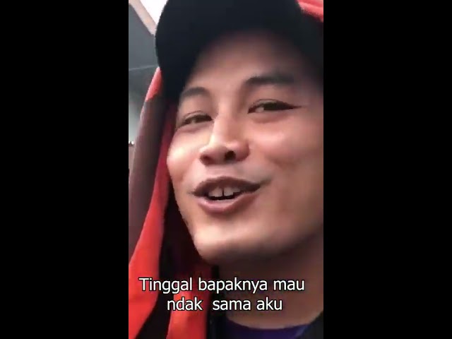 Penjual Mainan (kokek-kokek) Asal Kendari Viral Karena Kelucuannya class=