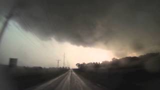 Driving close to tornadic circulation south of El Reno, May 31, 2013