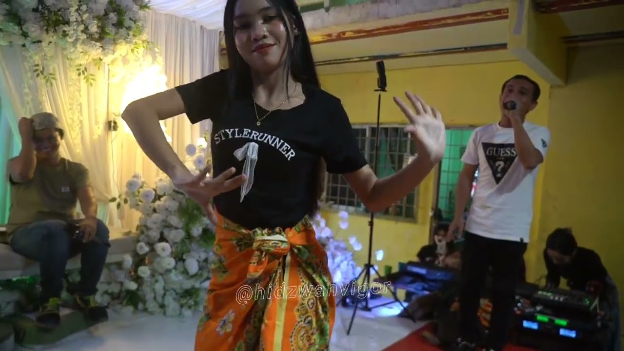 Tarian: buliga gabbang  penari BenGroup: Anisa ☎️ 0128211105