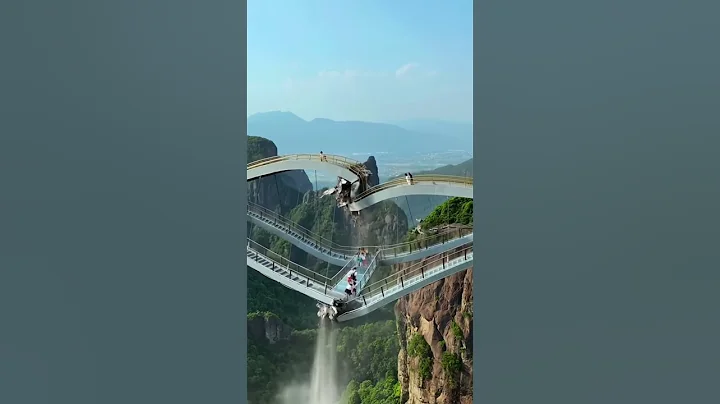 Glass View Bridge Breaks With People On Top 😨🌁 #shorts