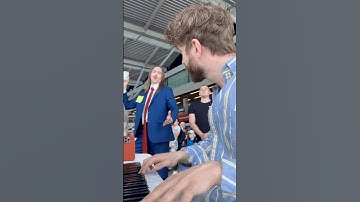 Thumbnail of I met @TOMMYCASHWORLD at the AIRPORT 😱🤩