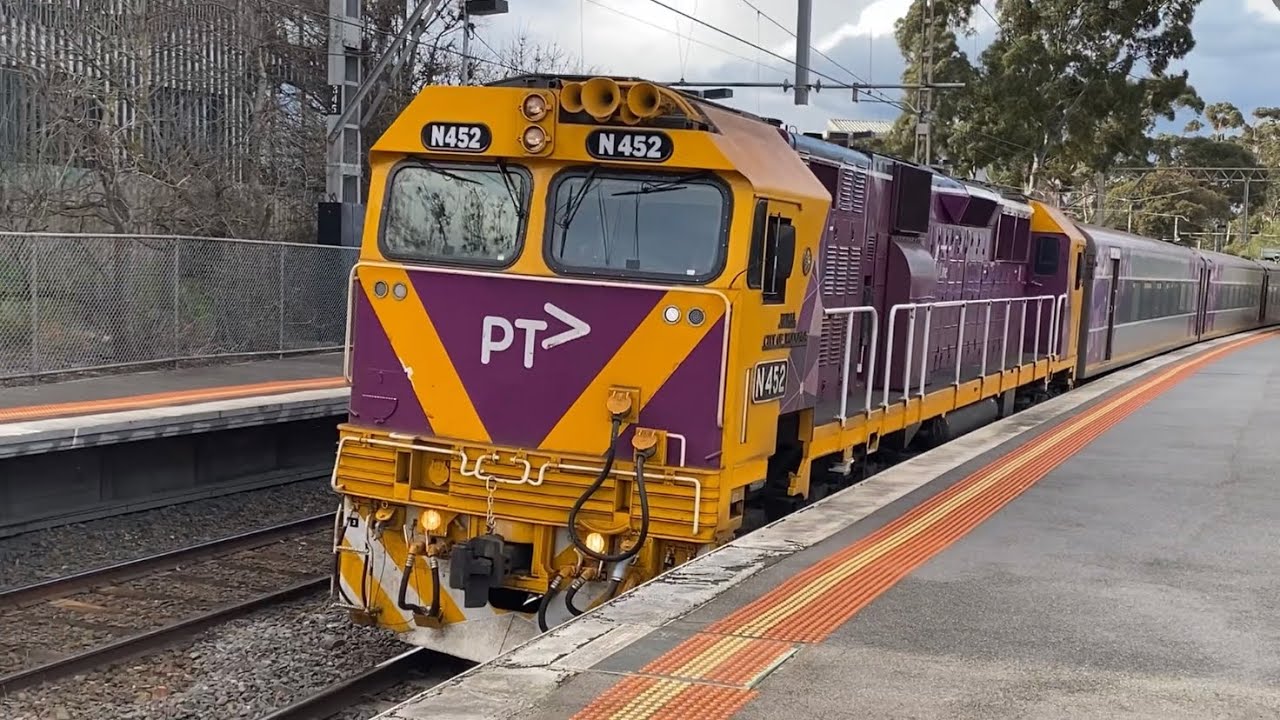 Glenbervie Station - Melbourne Metro and V/Line Trains - YouTube