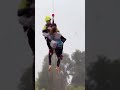 Impresionante y conmovedor video de una mujer rescatada junto a su mascota en Valencia, España #dana