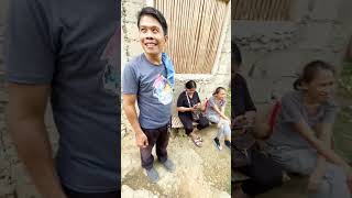 BUHAY SA BUNDOK MAHIRAP SILA NGUNIT MASAYA DAHIL MAPAYAPA SANAY SA KAHIRAPAN.