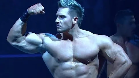 Bodybuilder turned wrestler Rob Terry - Robbie T Posedown on TNA
