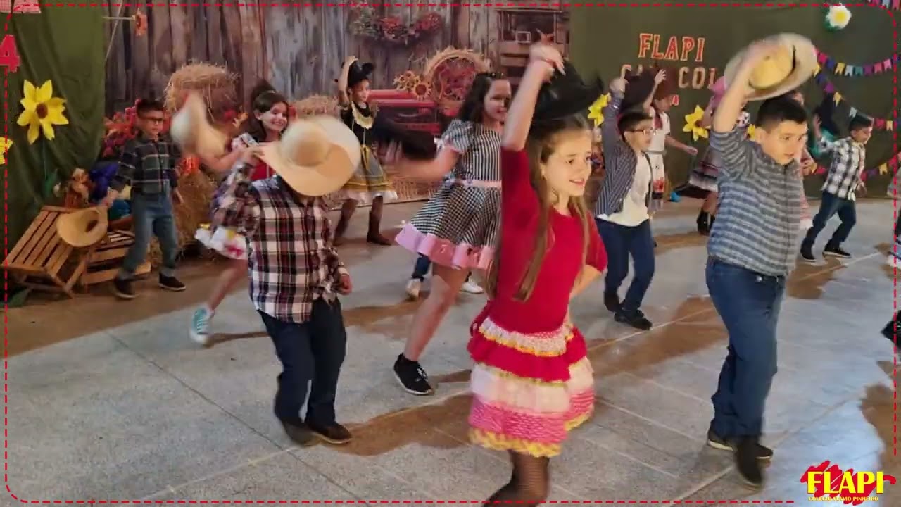 Turminha do 4º Ano na Festa Junina 2024 do Flapi e Caracol