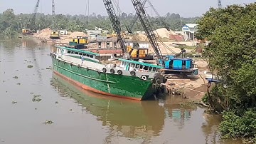 sà lan trên sông. xáng dây cạp cát. Cảnh bãi cát, xe tải vận chuyển cát  1167 - Thủy Miền Tây