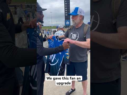 A signature surprise. #nascar #rosschastain #fans #racefans #motorsports