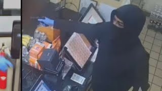 Chicago police look for early morning robbers