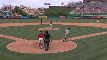 SEA@LAA: Smith belts a two-run shot to right field