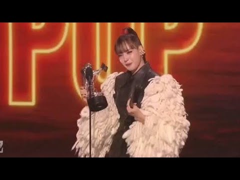 LISA Wins Best Pop at VMAs 2026 | LISA Cries & Emotional Award Moment