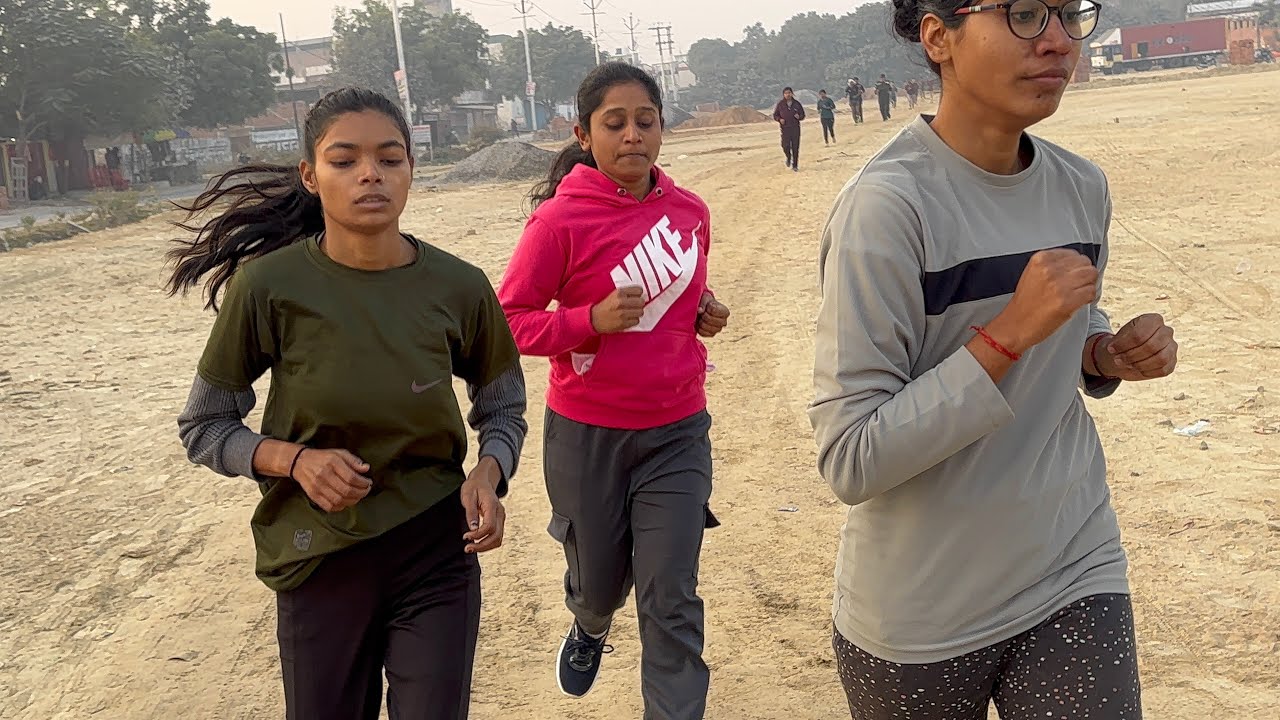 2400 METER RUNNING GIRLS ! UP POLICE ! 2.4Km Running 9.43Sec आप देख के ...