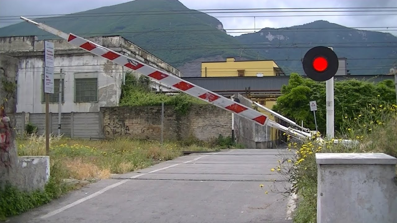 Spoorwegovergang Pagani (I) // Railroad crossing // Passaggio a livello